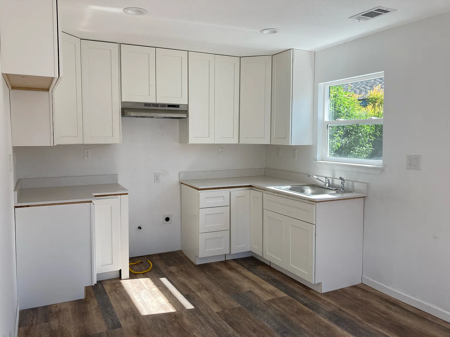 8447 Kelley Dr — Photo 2