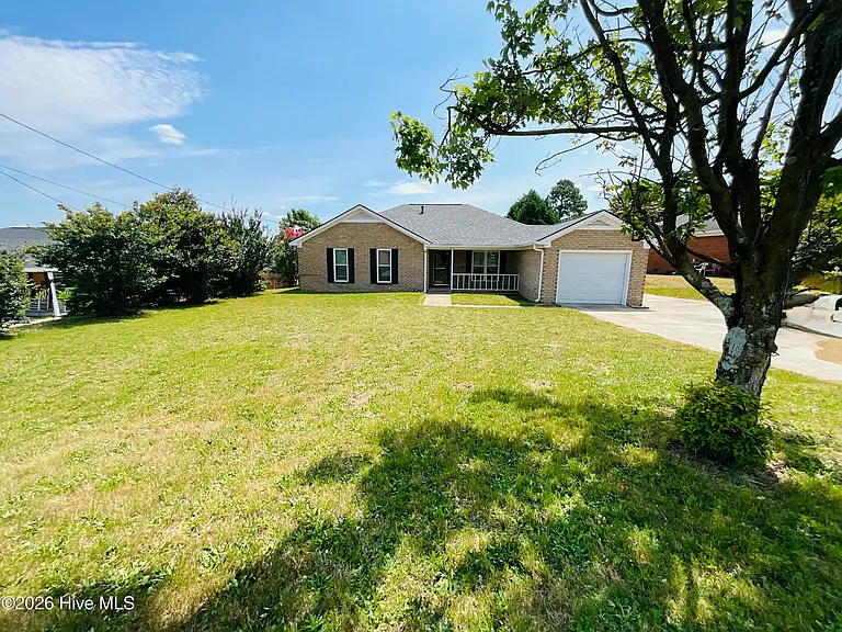 2214 Pepperidge Dr — Photo 2