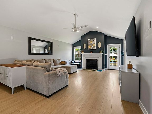 2nd image of 413 Crossfield Way