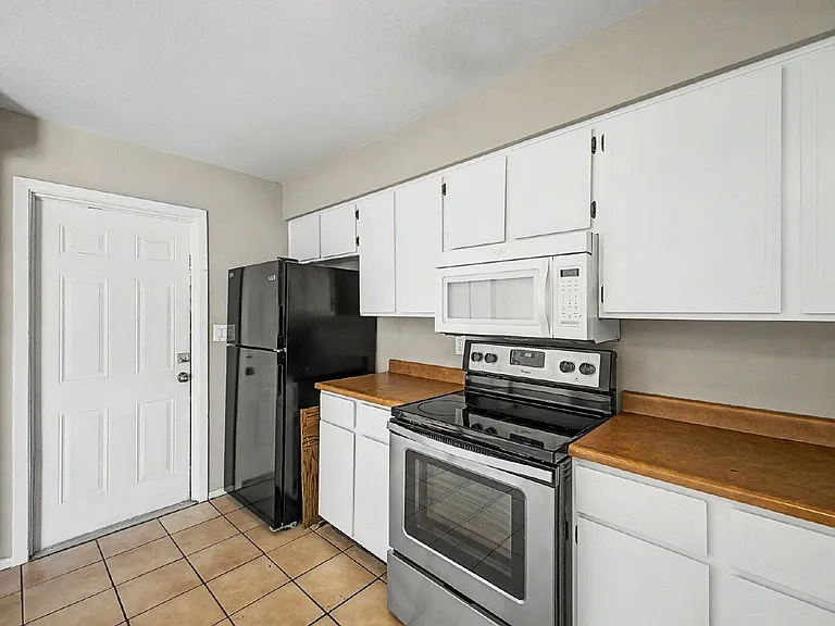 2521 N 49th Ave — Photo 15