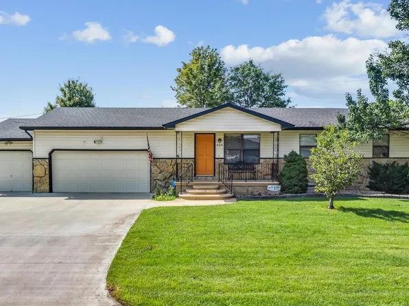 405 E Harvest Ln, Maize, KS 67101