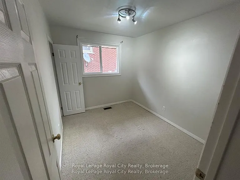 6 Montgomery St #MAIN FLOOR — Photo 5