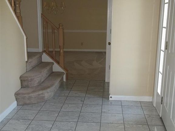 4th image of 917 Whirlaway Dr