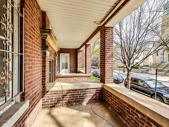 2nd image of 834 N Oakley Blvd #1