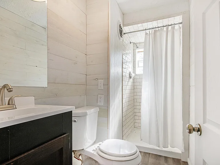 117 Carrier St NE — Photo 3