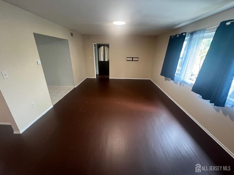 2nd image of 161 Evergreen Rd APT 6B