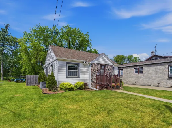 206 W 2nd St, Oconomowoc, WI 53066