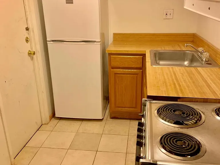 254 S 10th St #1-R — Photo 5