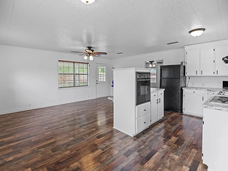 12614 FM 777 — Photo 5