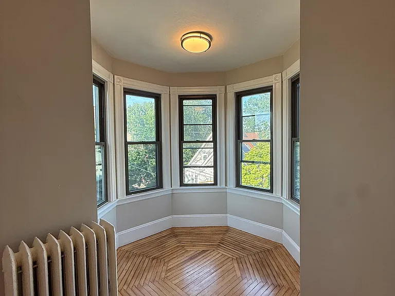 38 Walnut St #4 — Photo 2