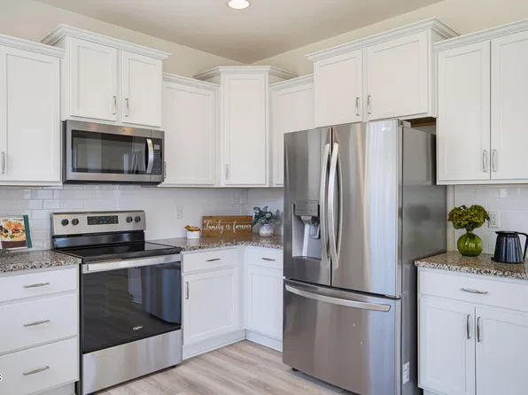 1268 Sidney Creek Dr, Zebulon, NC 27597