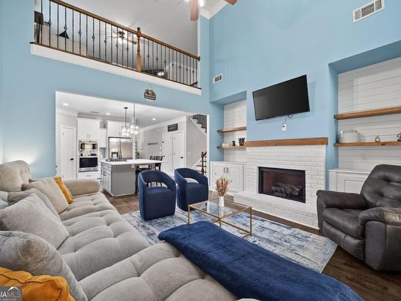 3rd image of 2073 Millcrest Dr