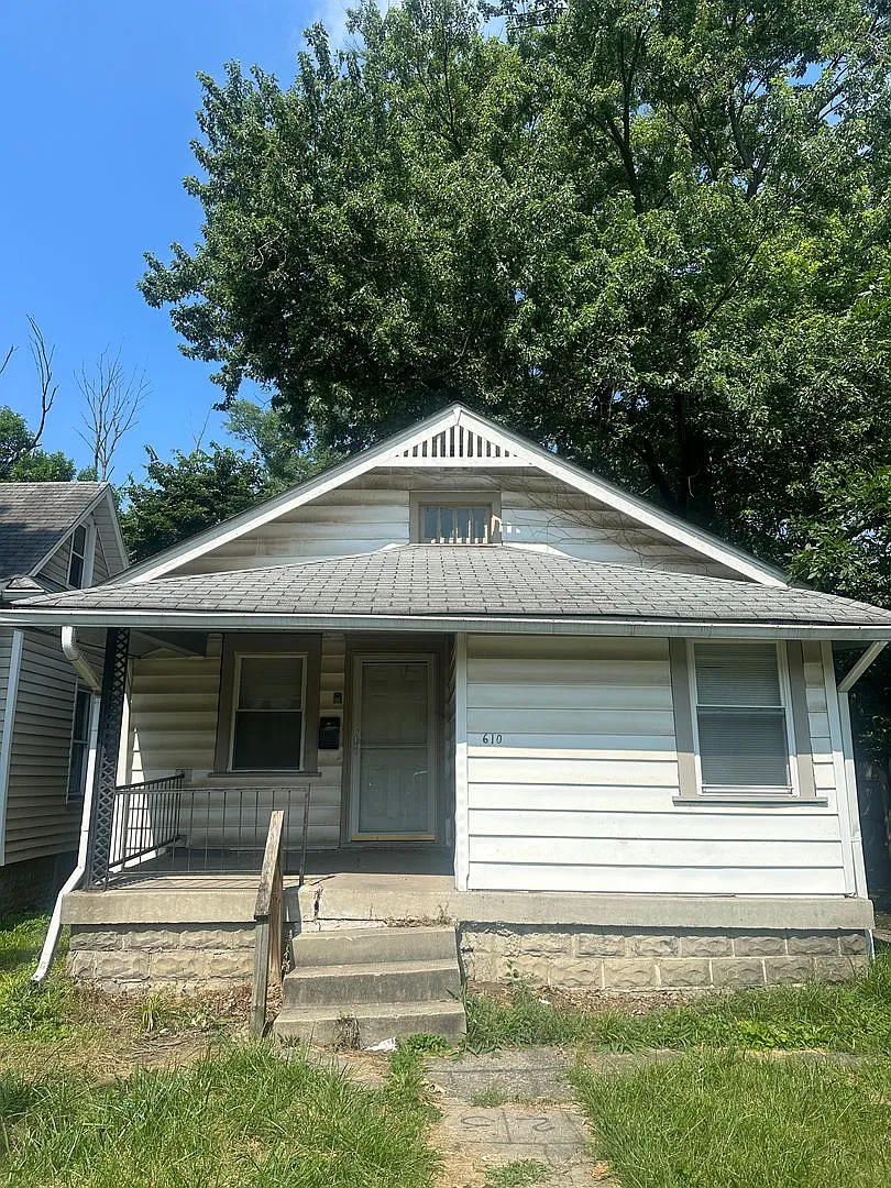 610 N Linwood Ave in Indianapolis, IN! This charming house features 2 bedrooms and 1 full bath — Photo 1