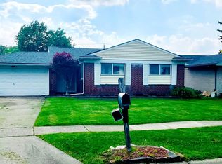 692 Hamlet Rd, Auburn Hills, MI 48326