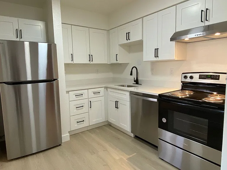 Justine Apartments Open House Saturdays 1:30pm-3:30pm — Photo 7