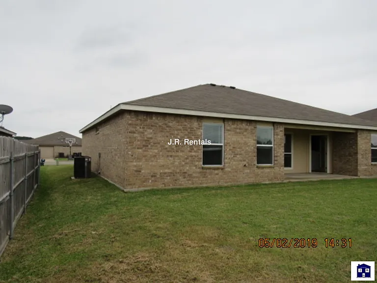 3909 Deputy Dr — Photo 45