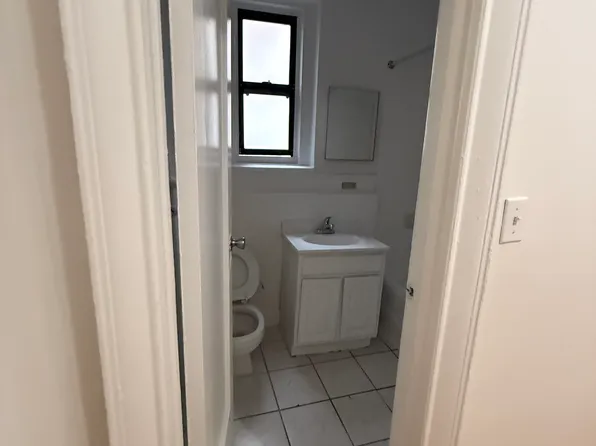 381 E 201st St #1, Bronx, NY 10458