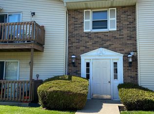 338 W Lake St, Crystal Lake, IL 60014