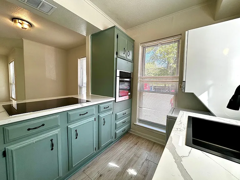 1005 W Martin Luther King Jr Blvd #B — Photo 18