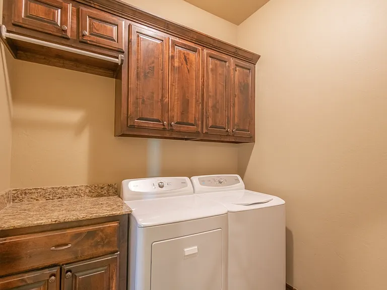 701 Lindsey Ln — Photo 23