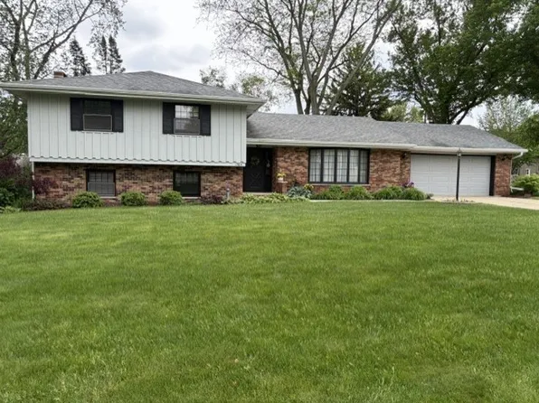 1505 Lakewood Dr, Mendota, IL 61342