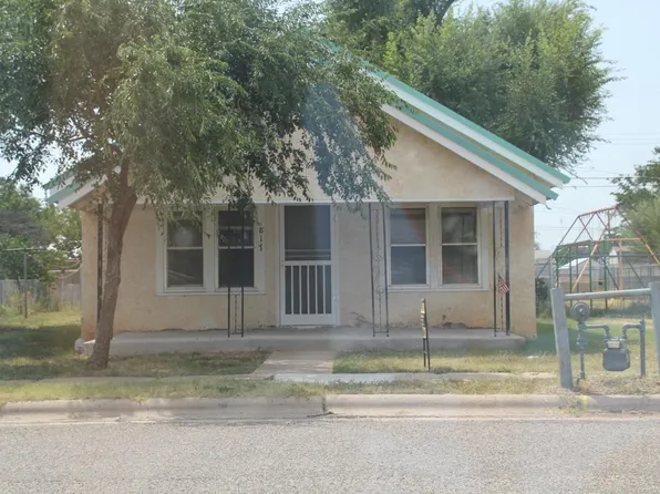 817 W University Dr, Portales, NM 88130