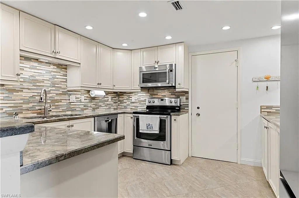 2 bed, 2.0 bath, 1581 sqft, $4,000 — Photo 4