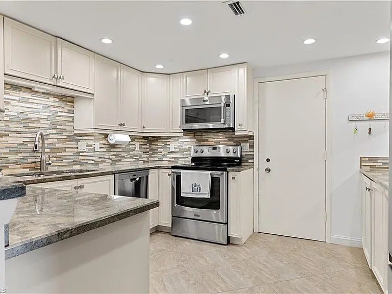 3399 Gulf Shore Blvd N #309 — Photo 4