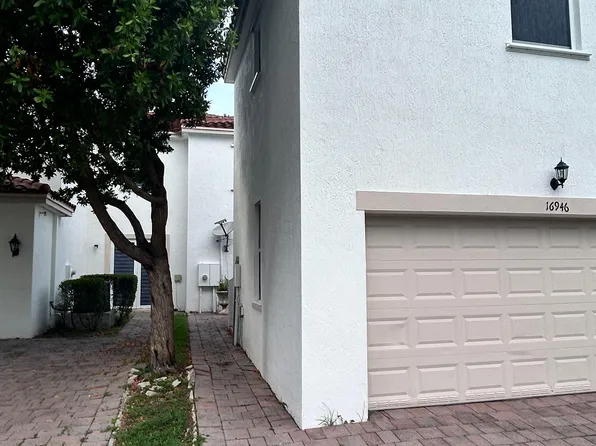 16946 SW 90th Ter, Miami, FL 33196
