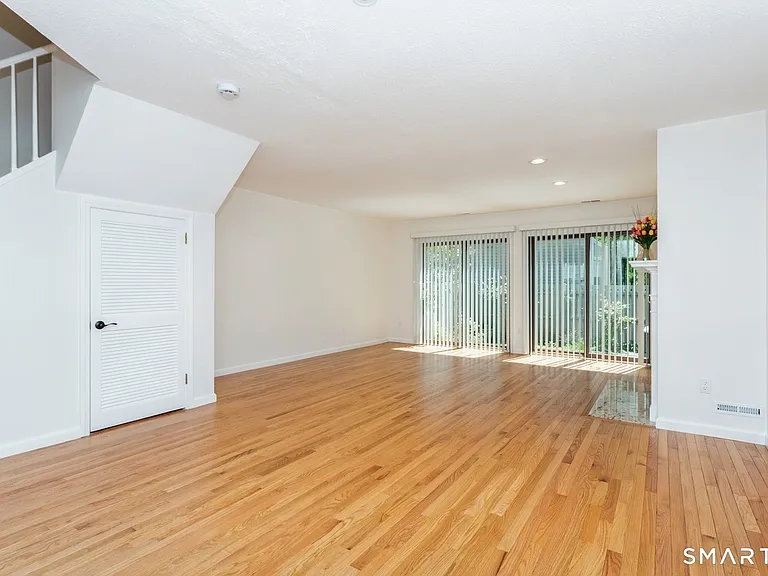 33 Strathmore Ln #33 — Photo 13