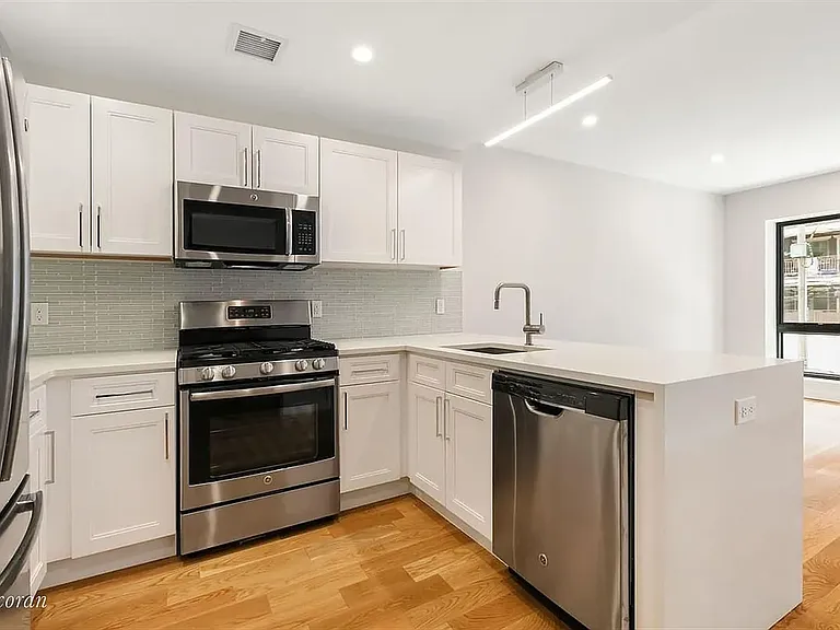 21-17 31st Ave #2J — Photo 3
