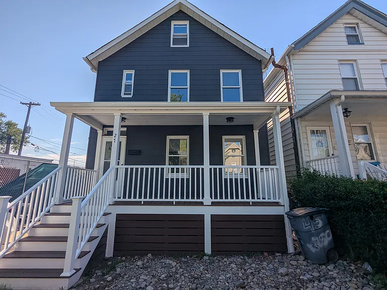27 Lake St — Photo 1