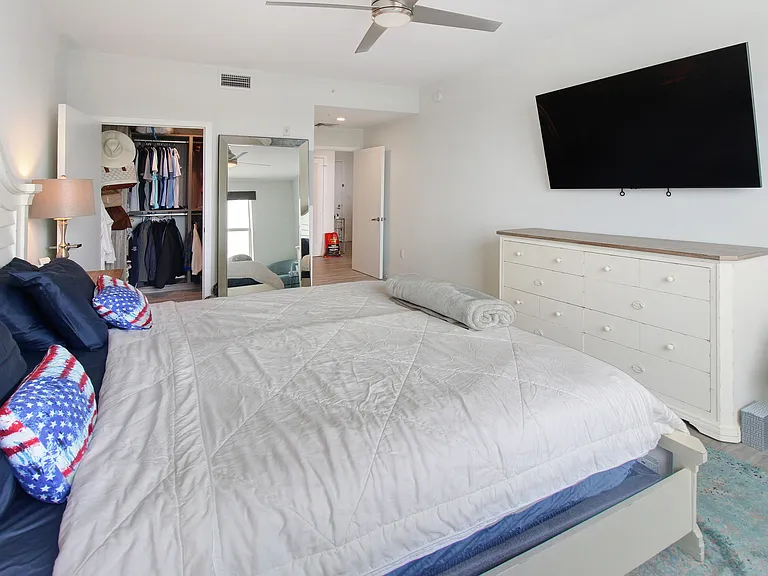 236 SE 5th Ave #410 — Photo 14