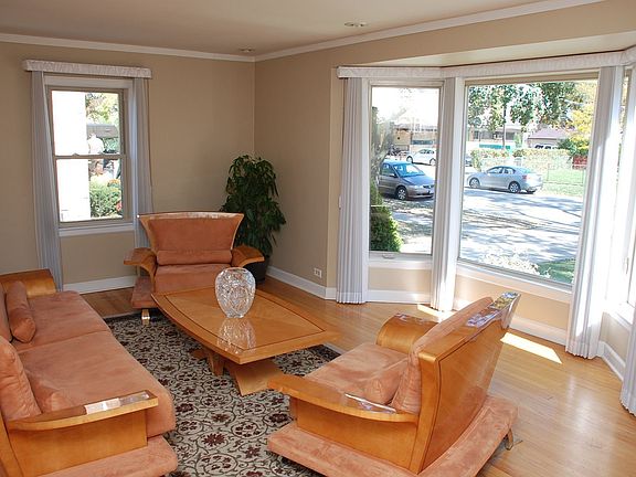 2nd image of 1638 Ash St