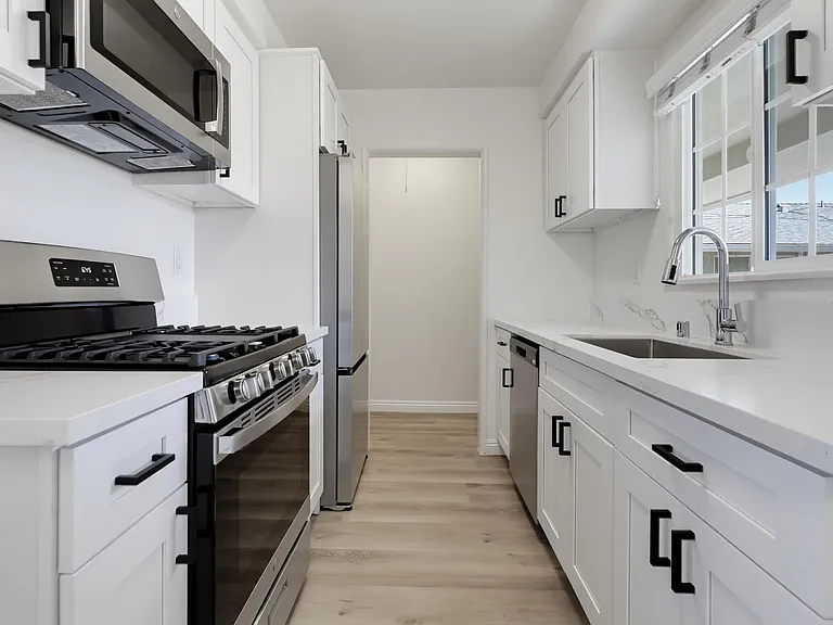 6633 Crenshaw Blvd #8 — Photo 7