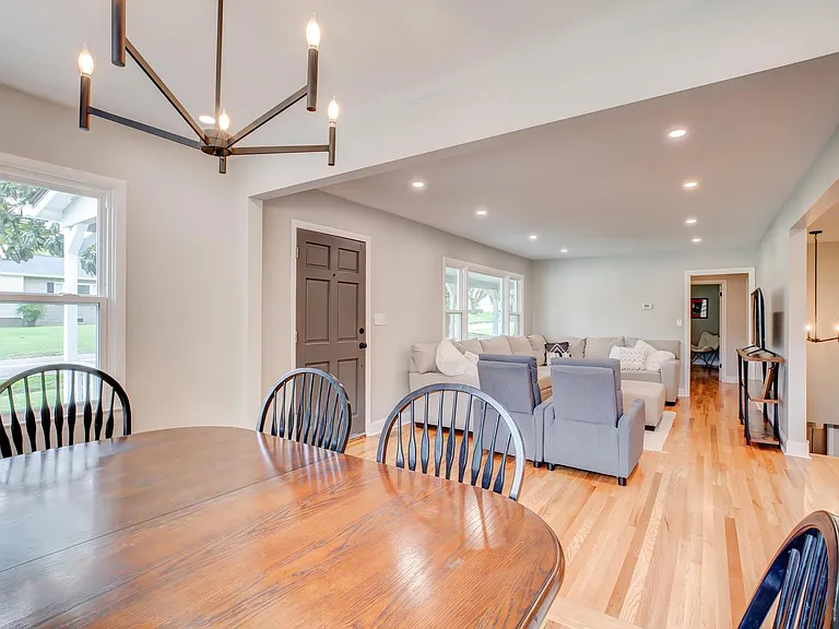 1301 Glenoaks Dr — Photo 7