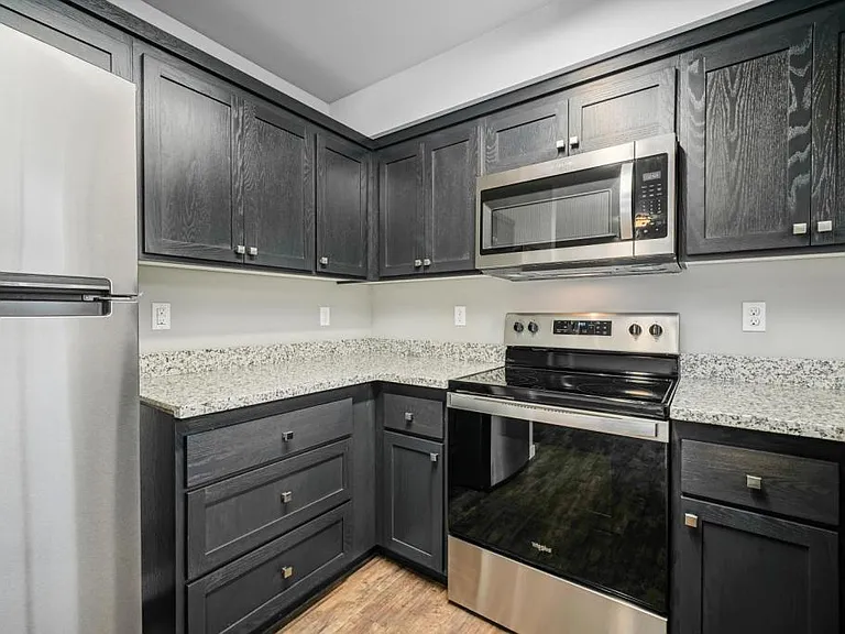 352 NE Evergreen Ct #16 — Photo 6