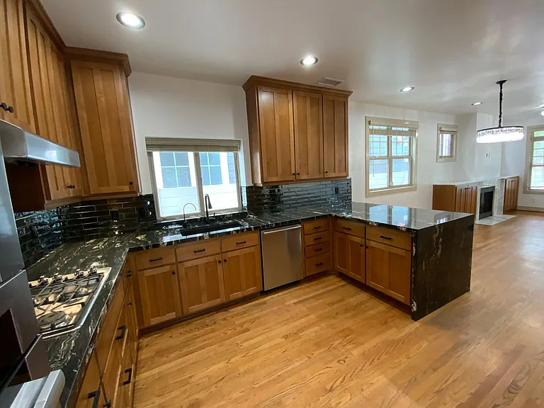 445 E Ave — Photo 9