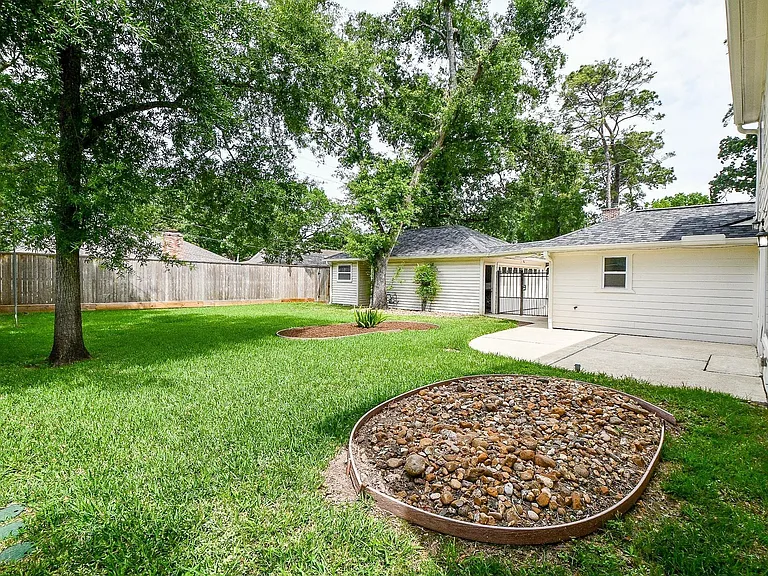 707 Thistlewood Dr — Photo 37