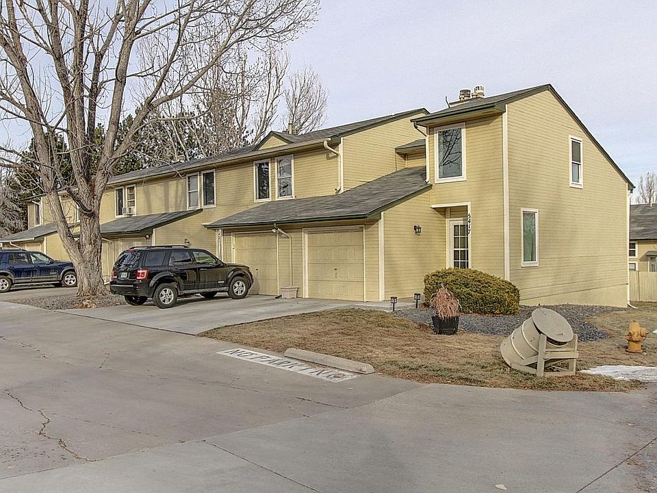 End unit two story townhome w/ garage