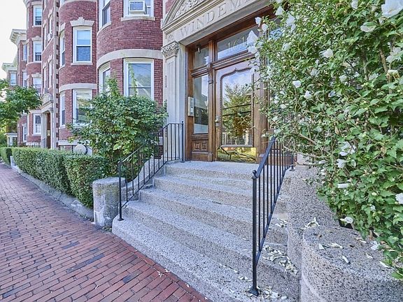 2nd image of 161 Hancock St #B