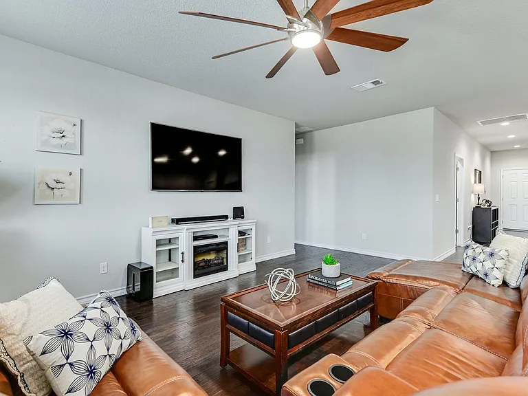 1349 Eagle Ray St — Photo 4