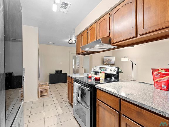 3rd image of 695 Polaris Blvd SE