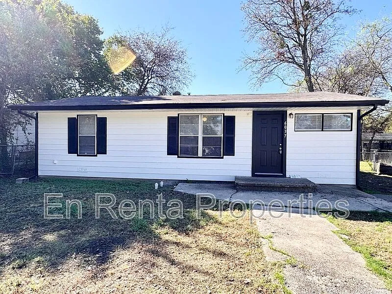 3 bed, 1.0 bath, 1197 sqft, $1,695 — Photo 1