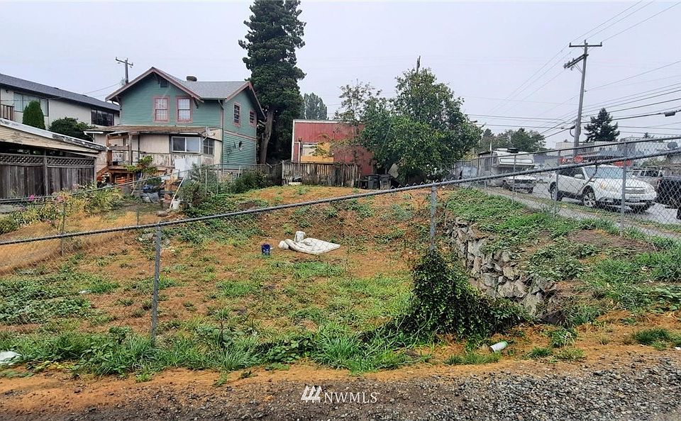 2nd image of 9059 16th Avenue SW