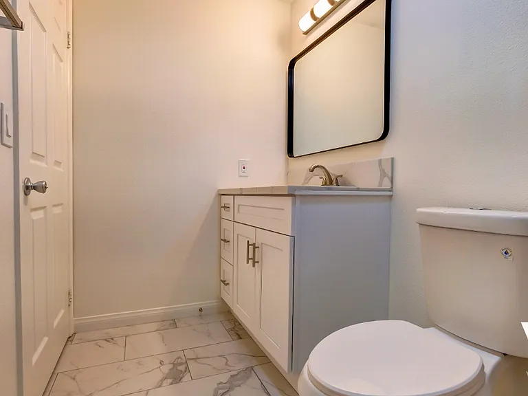 Apartment F: Upgraded Kitchen & Bathrooms