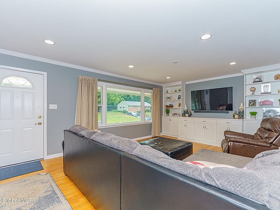 4th image of 25 Hembold Drive