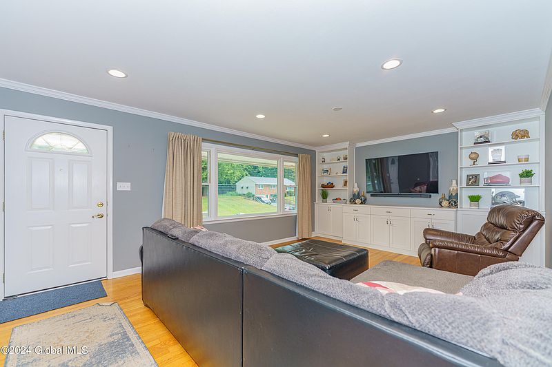 4th image of 25 Hembold Drive