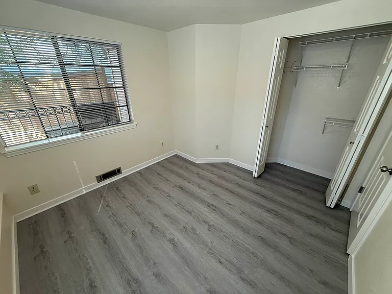 4054 NE 55th St #101 — Photo 6