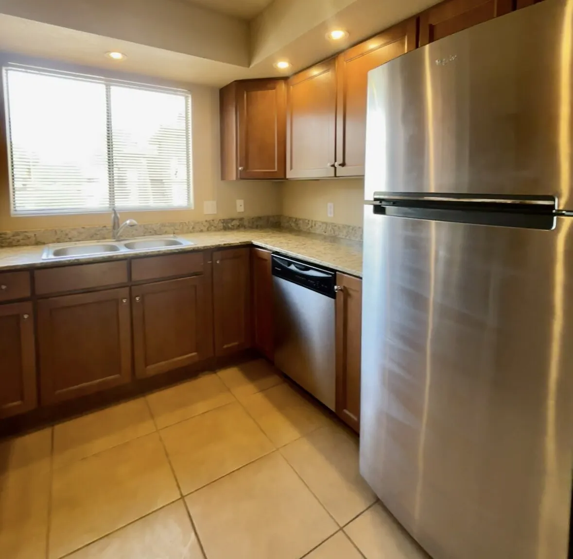 2 bed, 2.0 bath, 1004 sqft, $1,595 — Photo 4